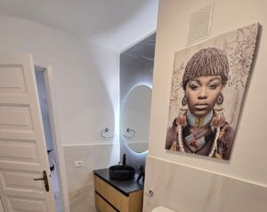 Bathroom Victoria Court Apartment 2A2