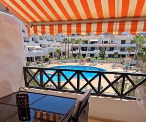 Balcony Pool View Apartment 2A2 Victoria Court