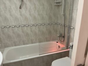 Victoria Court Apartment 17A3 Bathroom